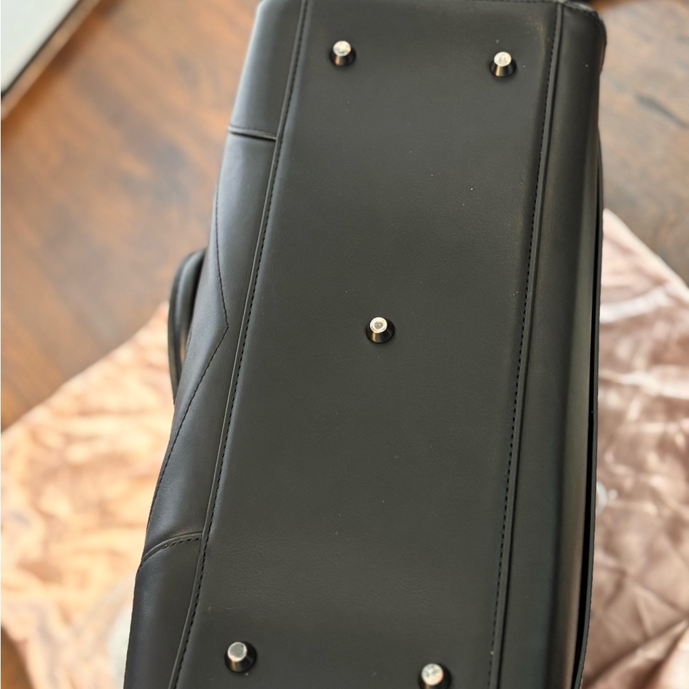Glass Ladder black quilted Everly 1.0 tote with accessories - Picture 7 of 16
